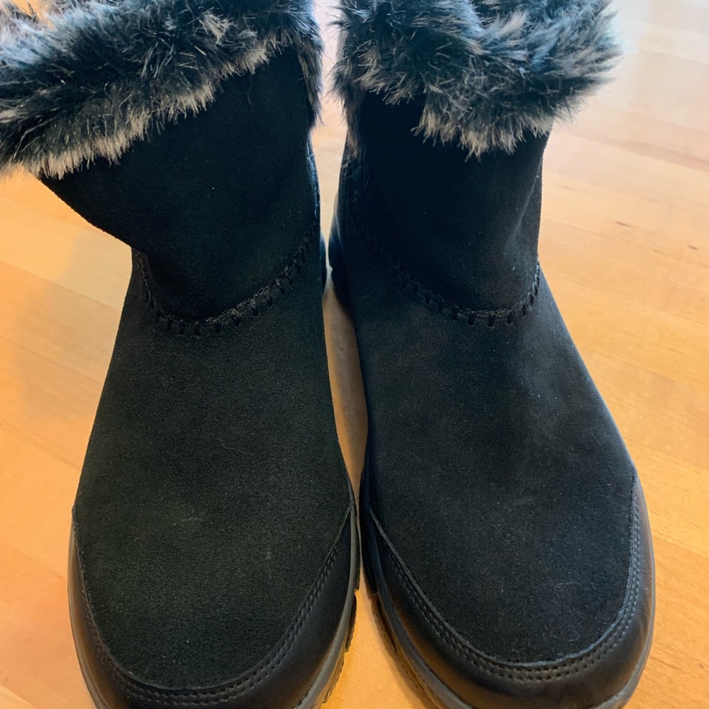 SALE—Sketchers NWOT booties